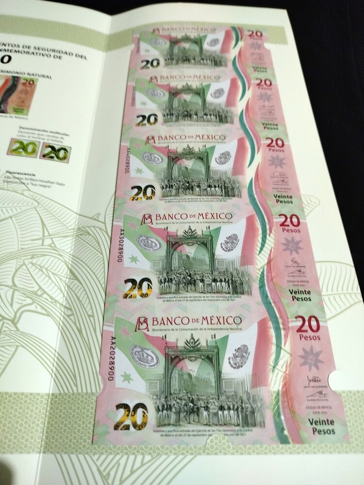 5 Billetes sin recortar $20 Pesos "Consumación de la Independencia" con Folder Oficial de Banco de México - Imagen 6