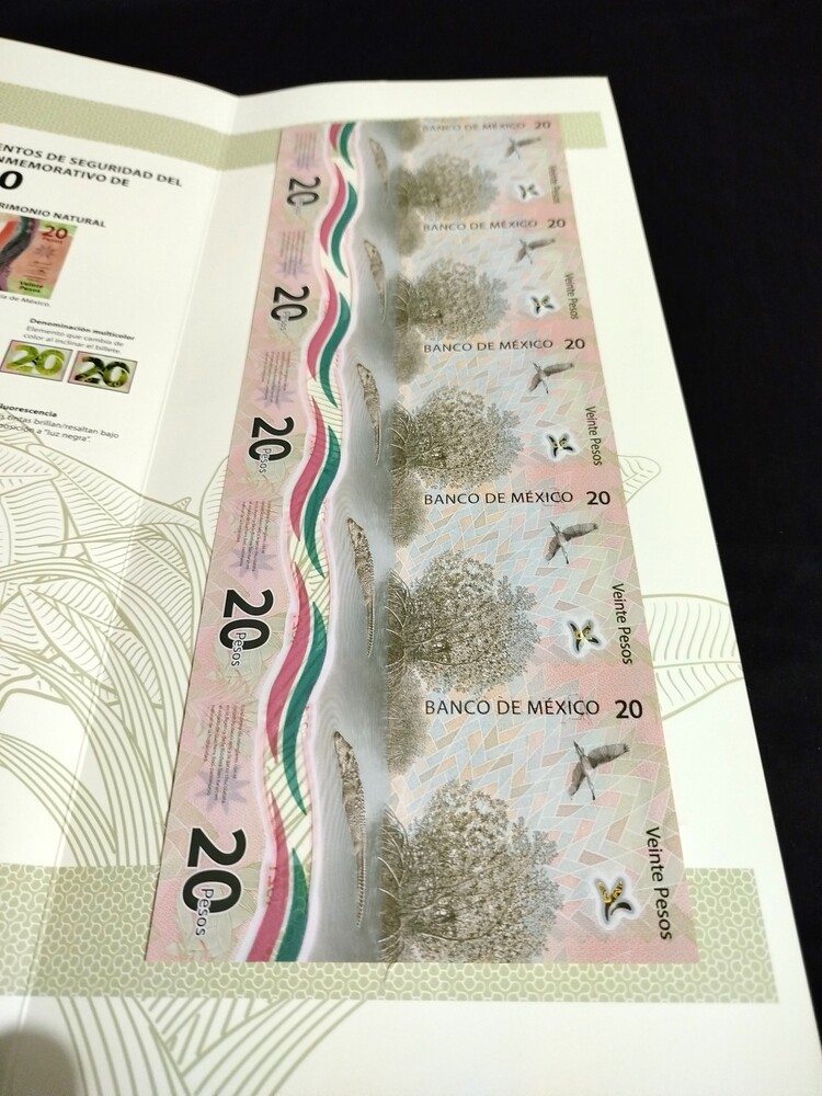 5 Billetes sin recortar $20 Pesos "Consumación de la Independencia" con Folder Oficial de Banco de México - Imagen 2