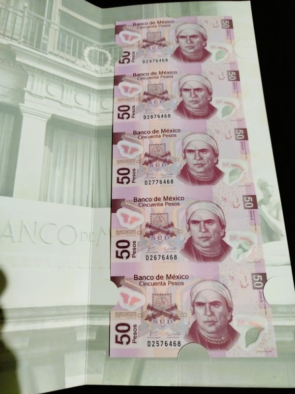 5 Billetes sin recortar $50 Pesos Morelos con Folder Oficial de Banco de México