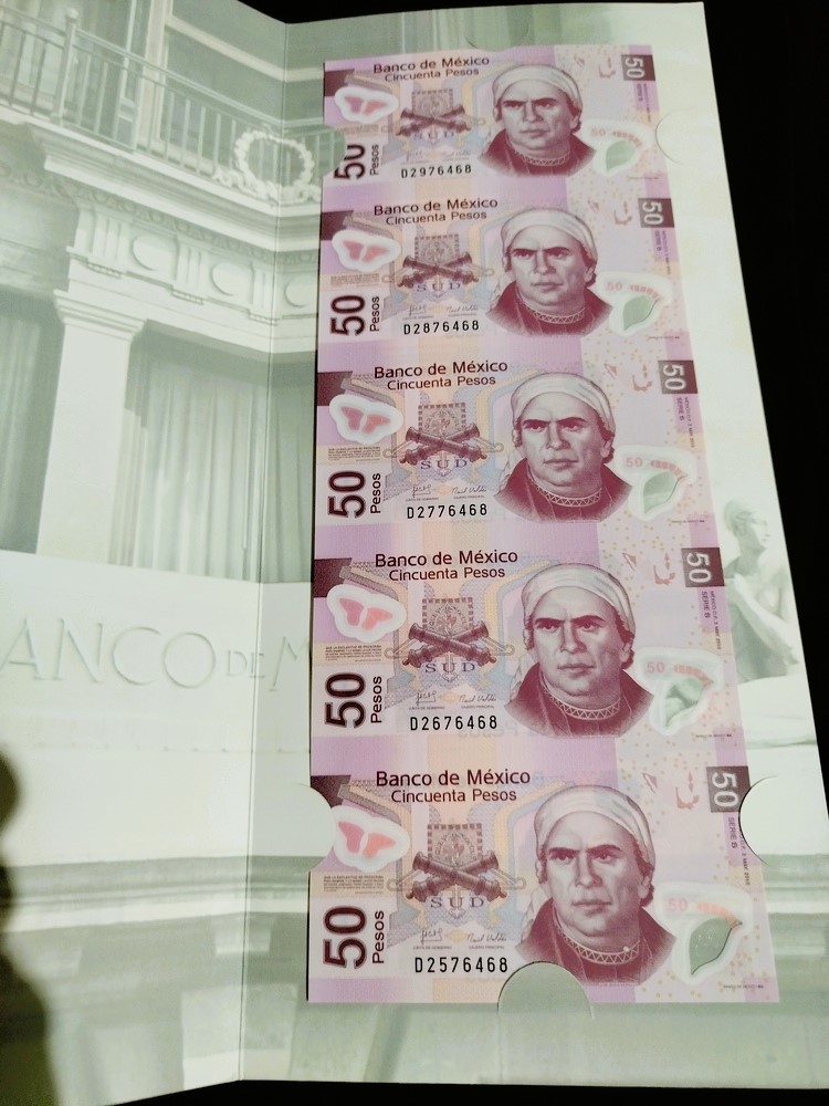 5 Billetes sin recortar $50 Pesos Morelos con Folder Oficial de Banco de México
