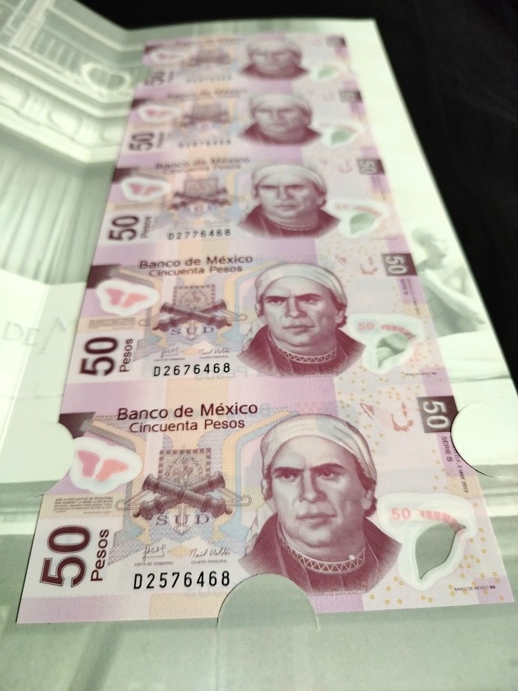 5 Billetes sin recortar $50 Pesos Morelos con Folder Oficial de Banco de México - Imagen 7