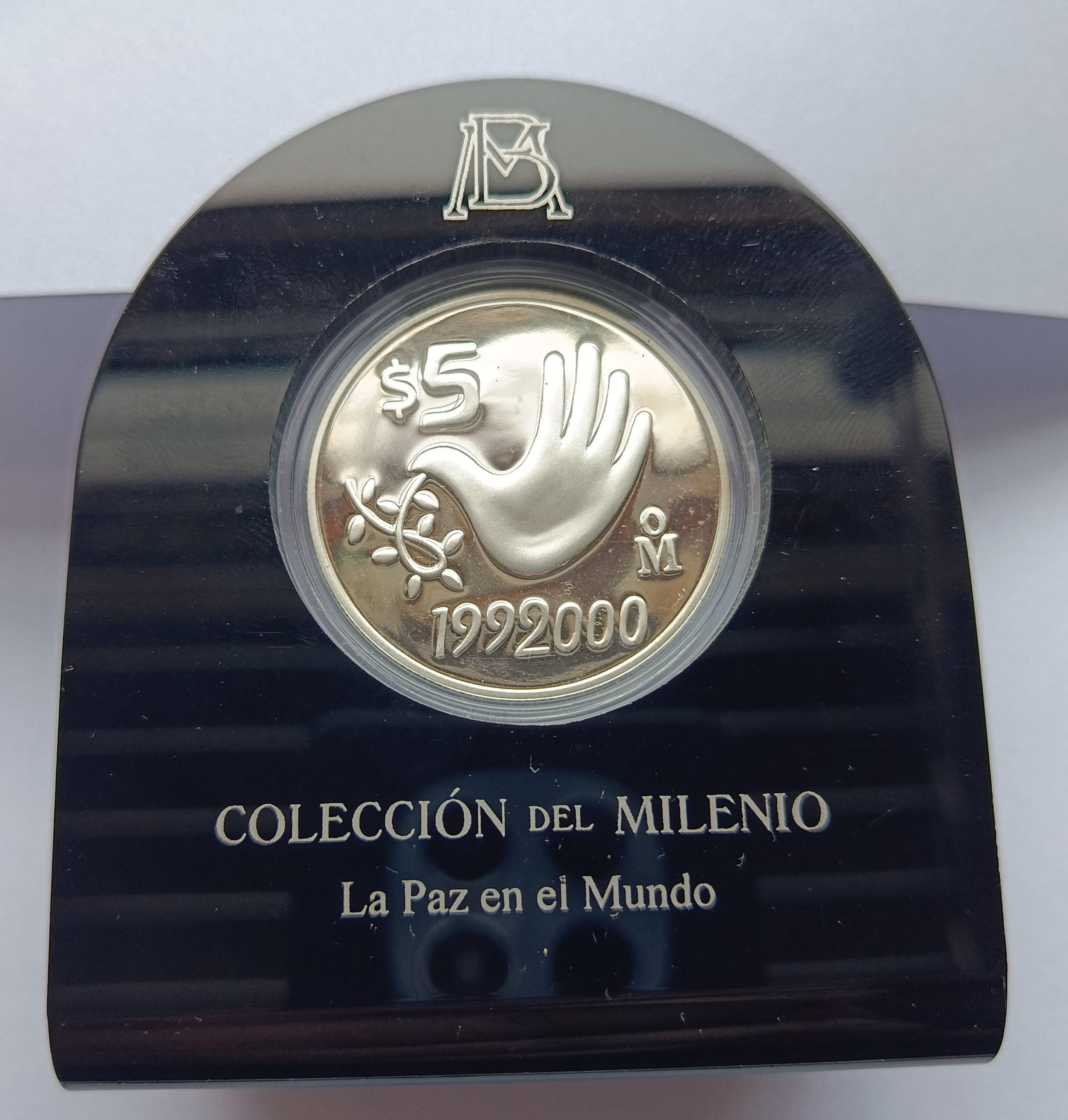Moneda 1 Onza de plata - Coleccion del Milenio 5 Pesos - La Paz del Mundo - Con Certificado y pedestal ( Condición: USADA) - Imagen 7