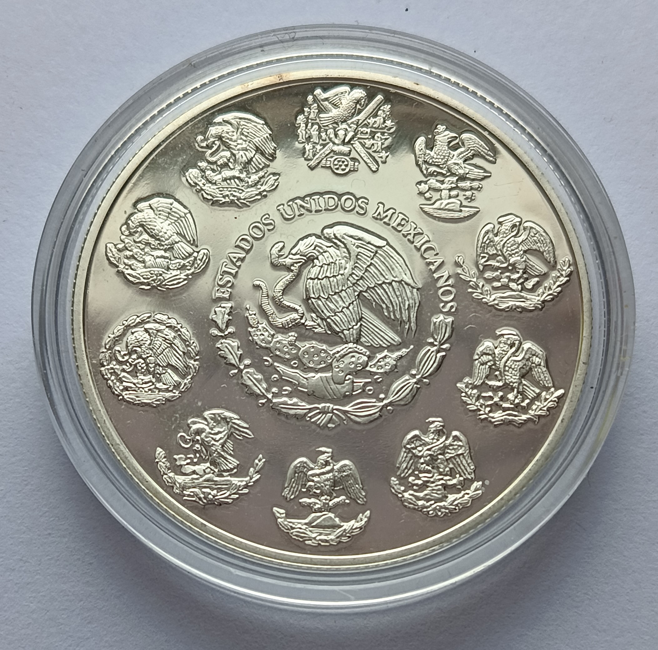 Moneda 1 Onza de plata - Coleccion del Milenio 5 Pesos - La Paz del Mundo - Con Certificado y pedestal ( Condición: USADA) - Imagen 9