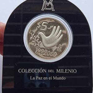 Moneda 1 Onza de plata - Coleccion del Milenio 5 Pesos - La Paz del Mundo - Con Certificado y pedestal ( Condición: USADA)